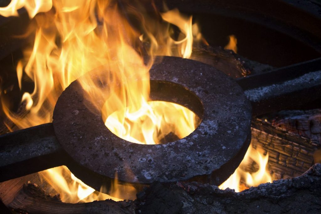 Steel ring heating in a furnace